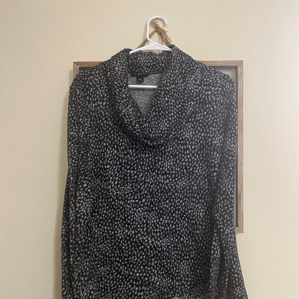Petite XL black and white loose neck sweater